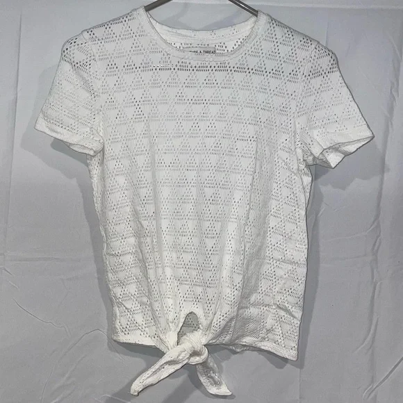 Madewell Texture & Thread Tee Shirt Modern Tie-Front Geo-Eyelet Cutout Pattern - Picture 3 of 7